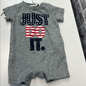 Baby boys‎ Nike Gray Baby Romper with Star Print